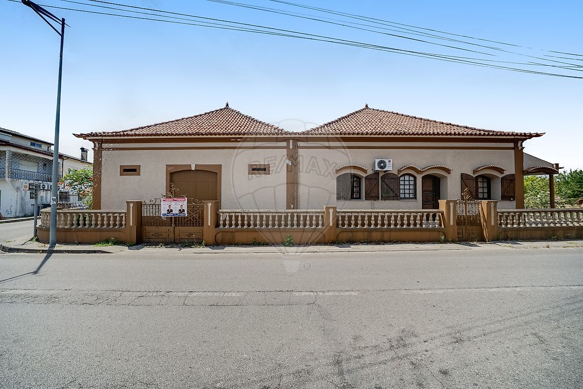 Moradia - Bustos, Troviscal e Mamarrosa, Oliveira do Bairro, Aveiro