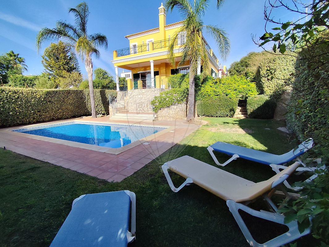 Moradia T4 para venda