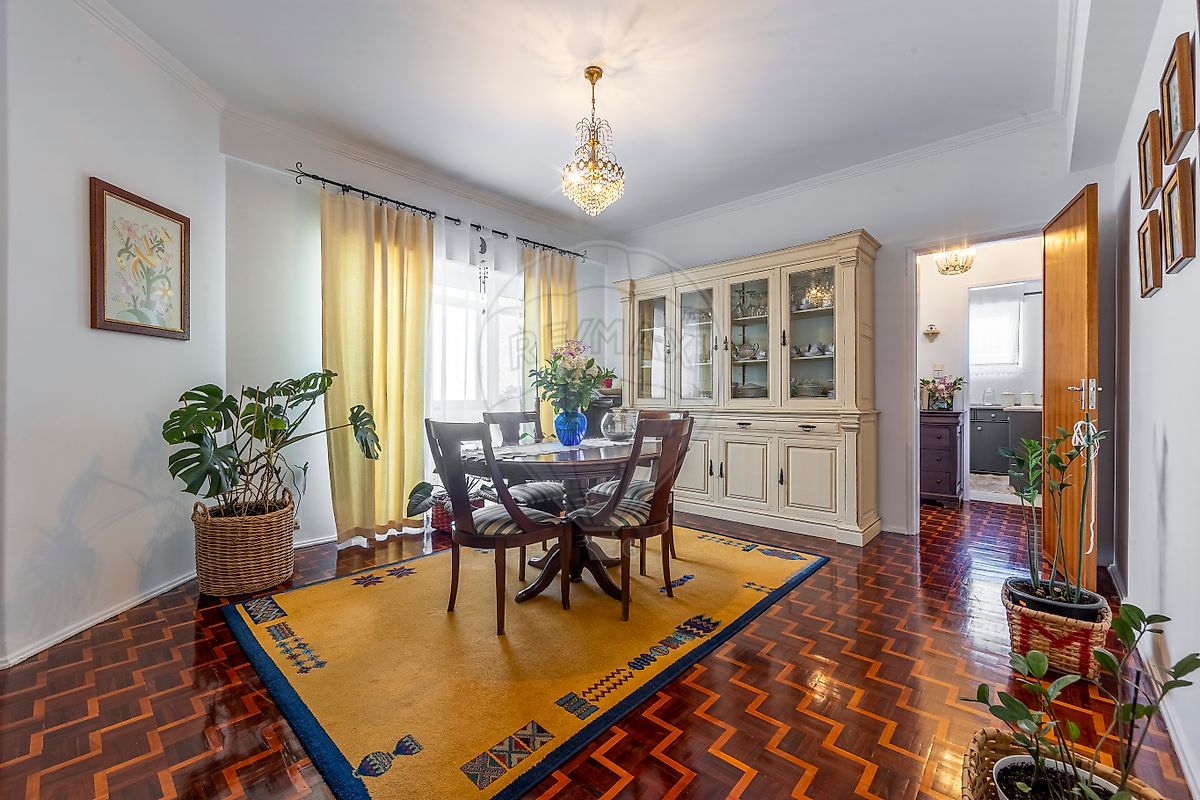 Apartamento T3 à venda em Amadora