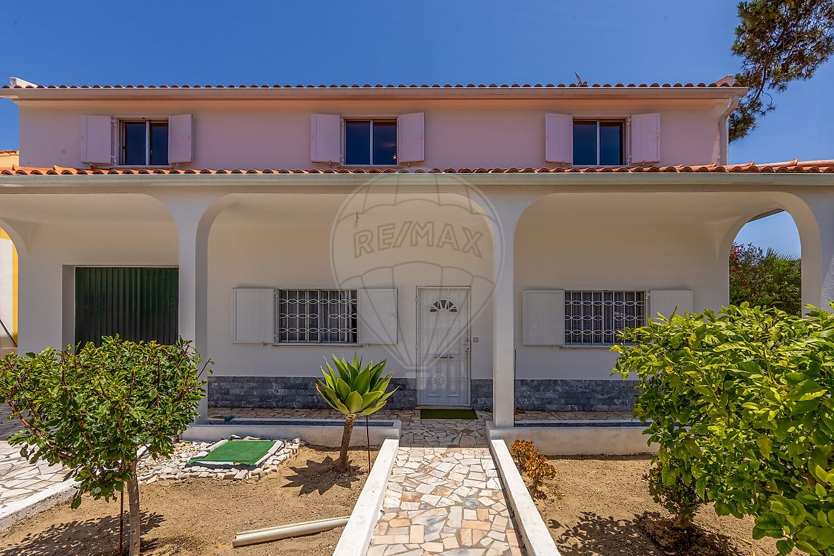 Apartamento T5 à venda em Almada