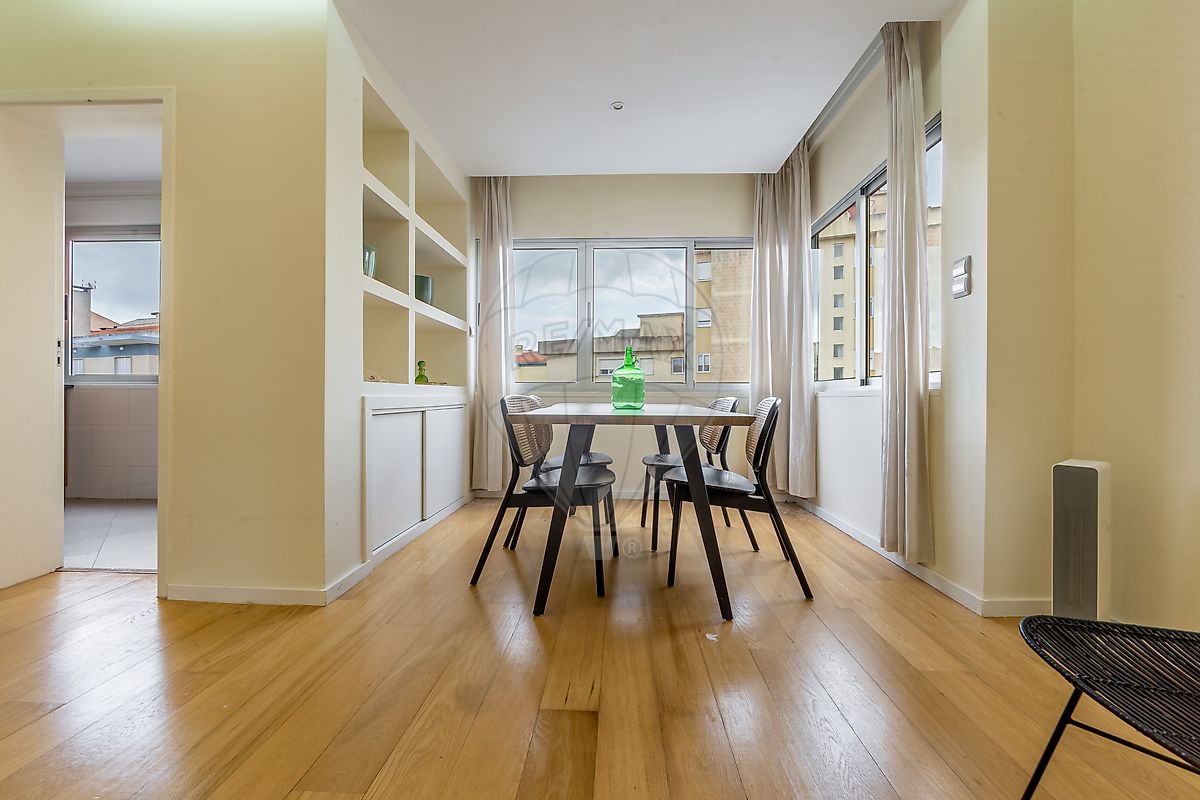 Apartamento T2 em Carnaxide e Queijas, €360.000