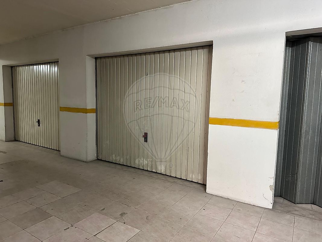 Garagem para arrendar em Palmela
