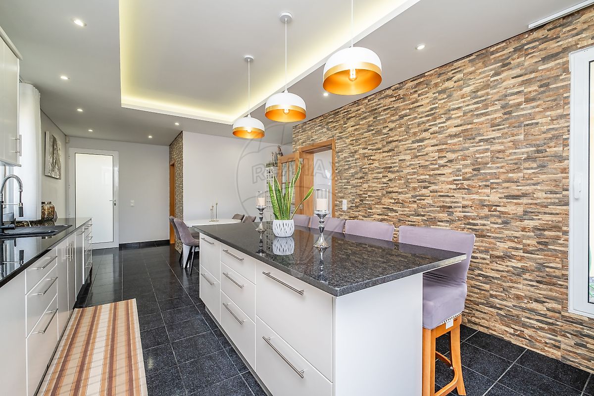 listing 123511061-211 picture-0