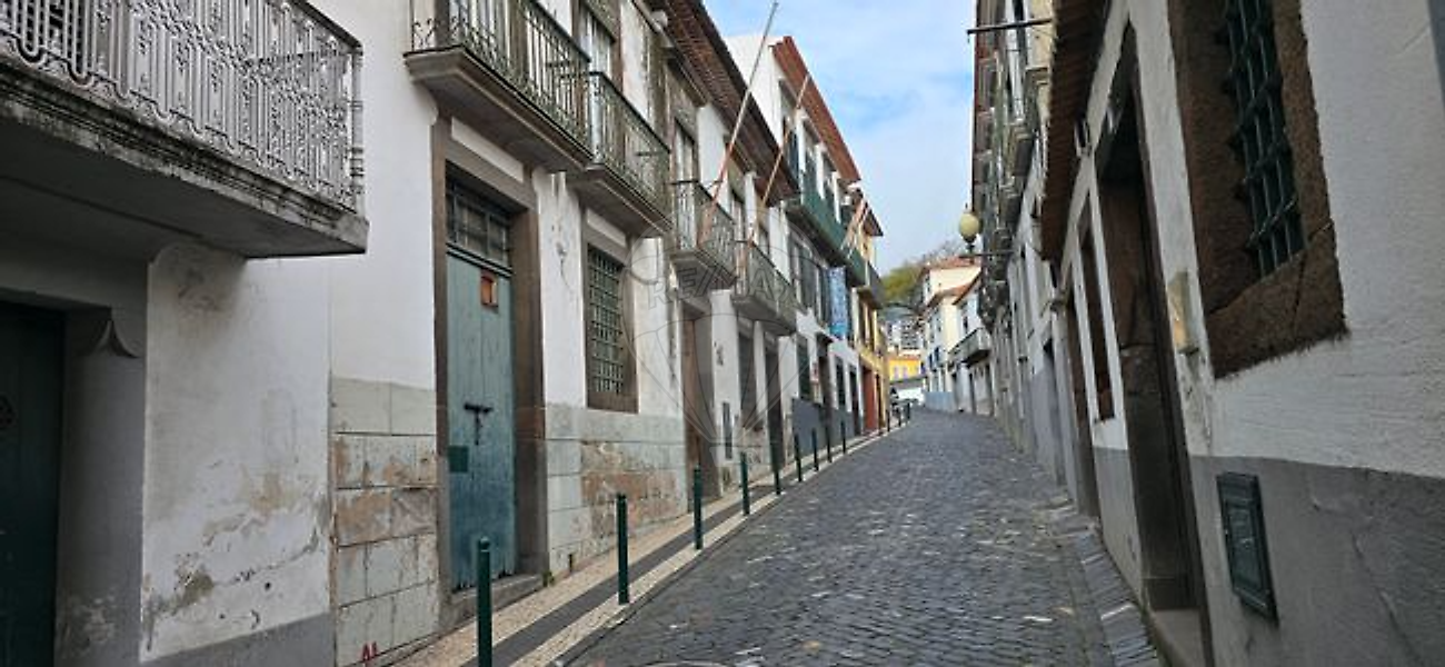 Moradia T21 à venda em Funchal