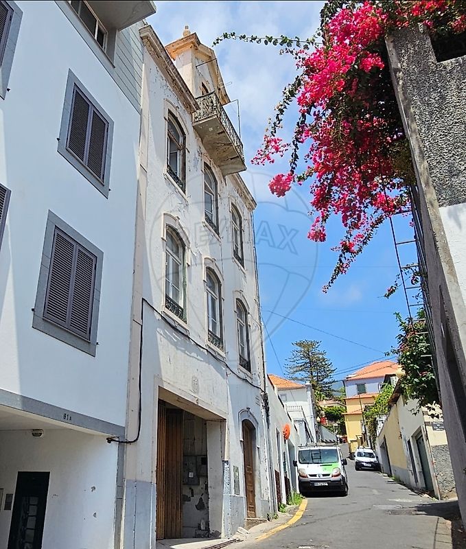 Prédio T12 à venda em Funchal