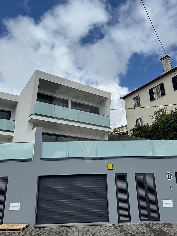 Moradia T3 à venda em Funchal
