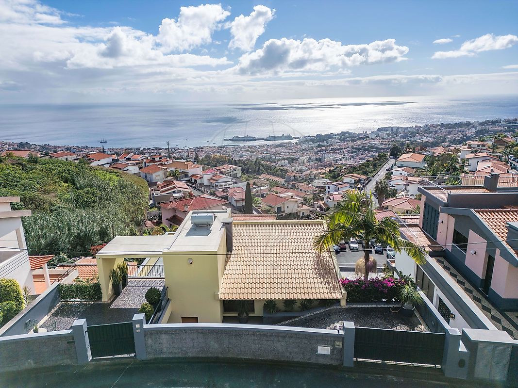 Terreno à venda em Funchal