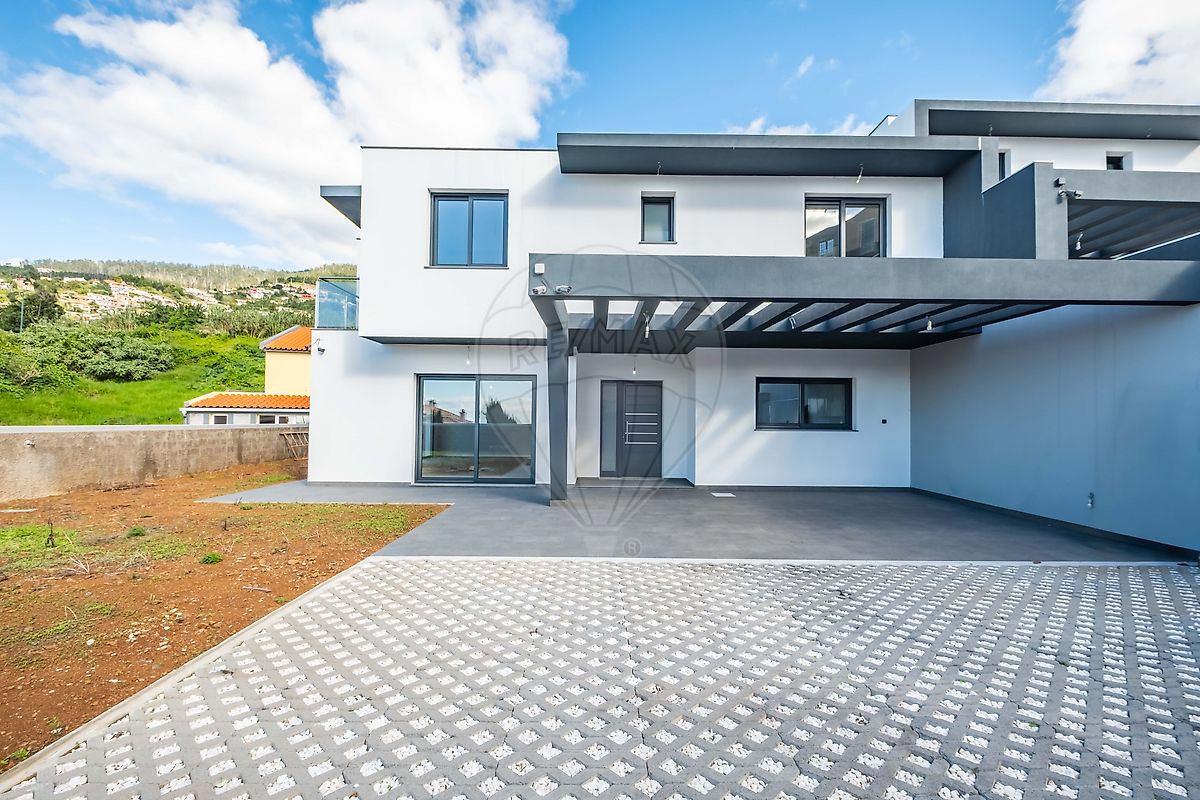 Moradia T3 à venda em Funchal