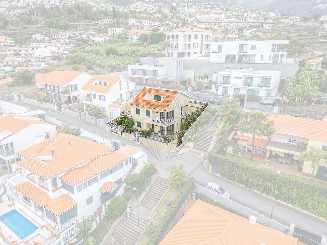 Moradia T3 à venda em Funchal