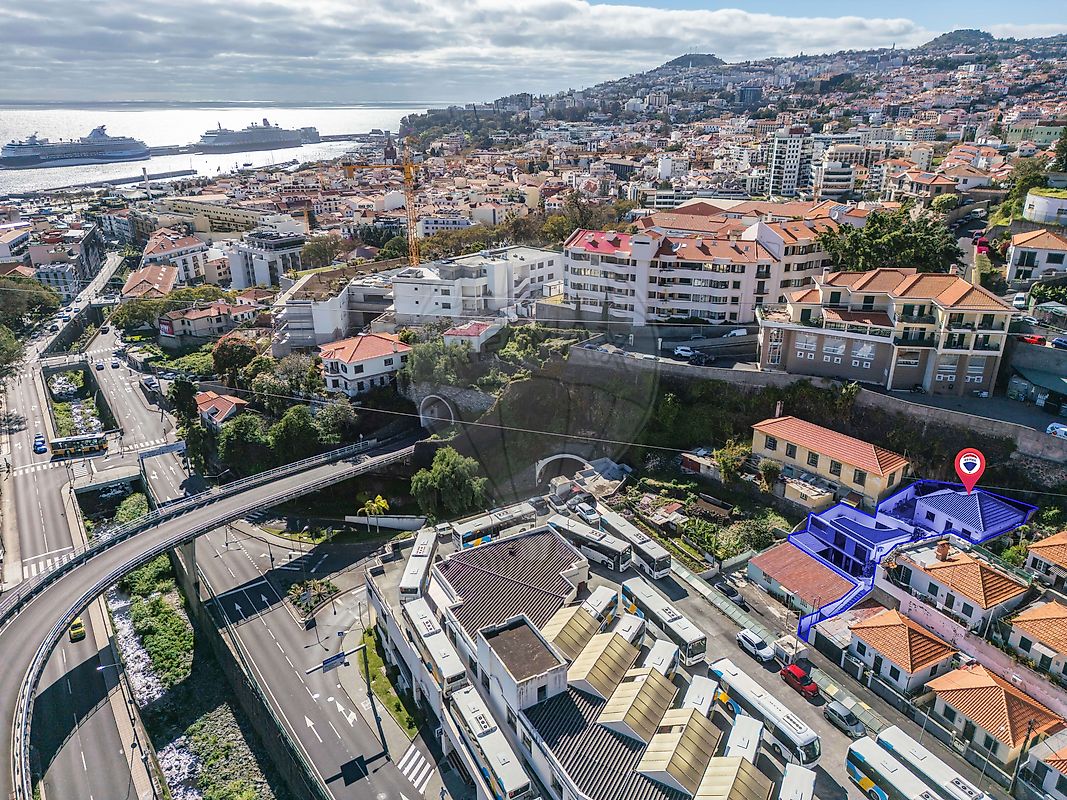 Moradia T4 à venda em Funchal