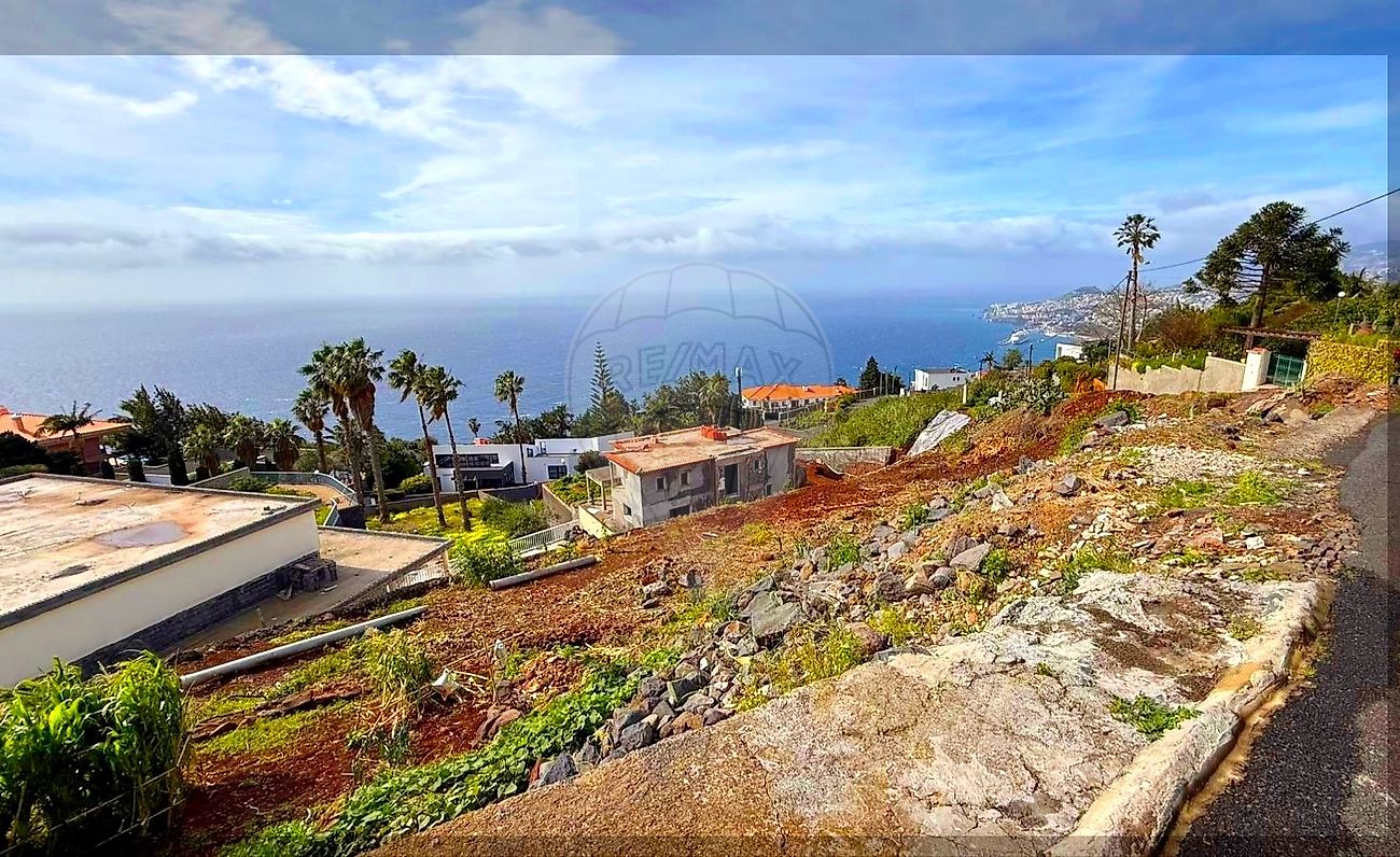 Terreno à venda em Funchal