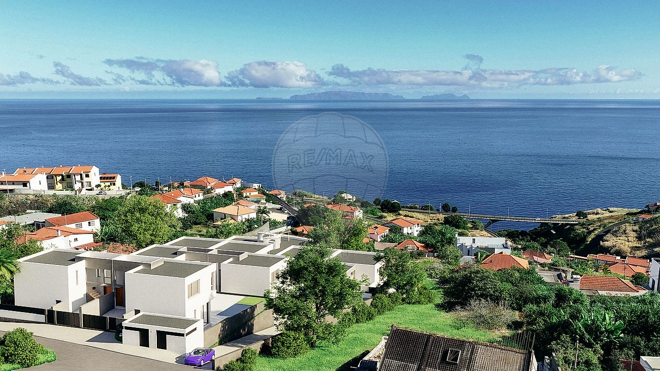 Moradia T3 à venda em Santa Cruz