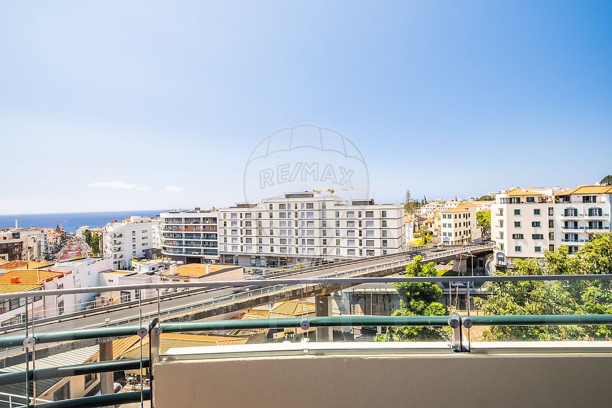 Apartamento T3 para arrendar em Funchal