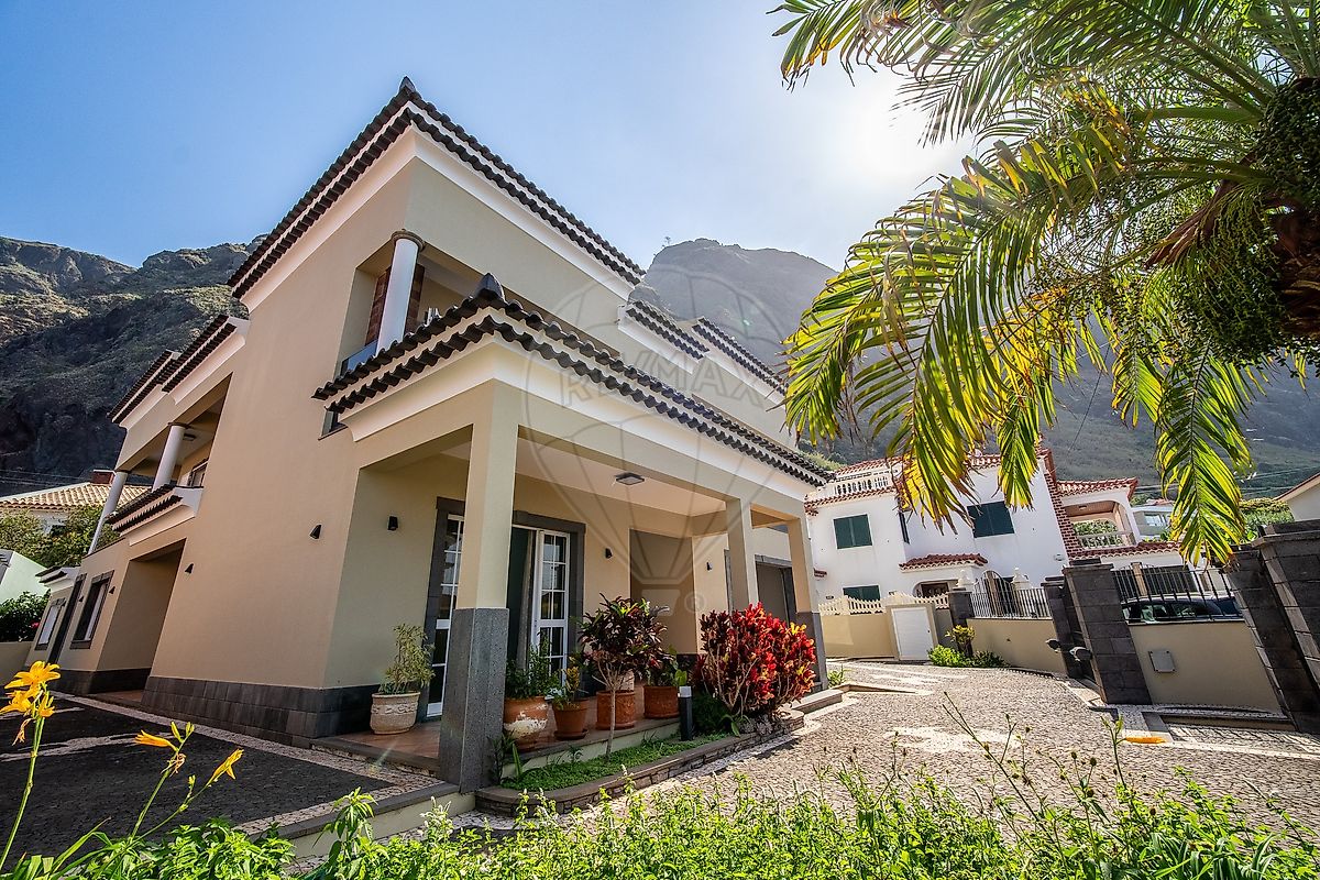 Apartamento T8 à venda em Calheta (Madeira)
