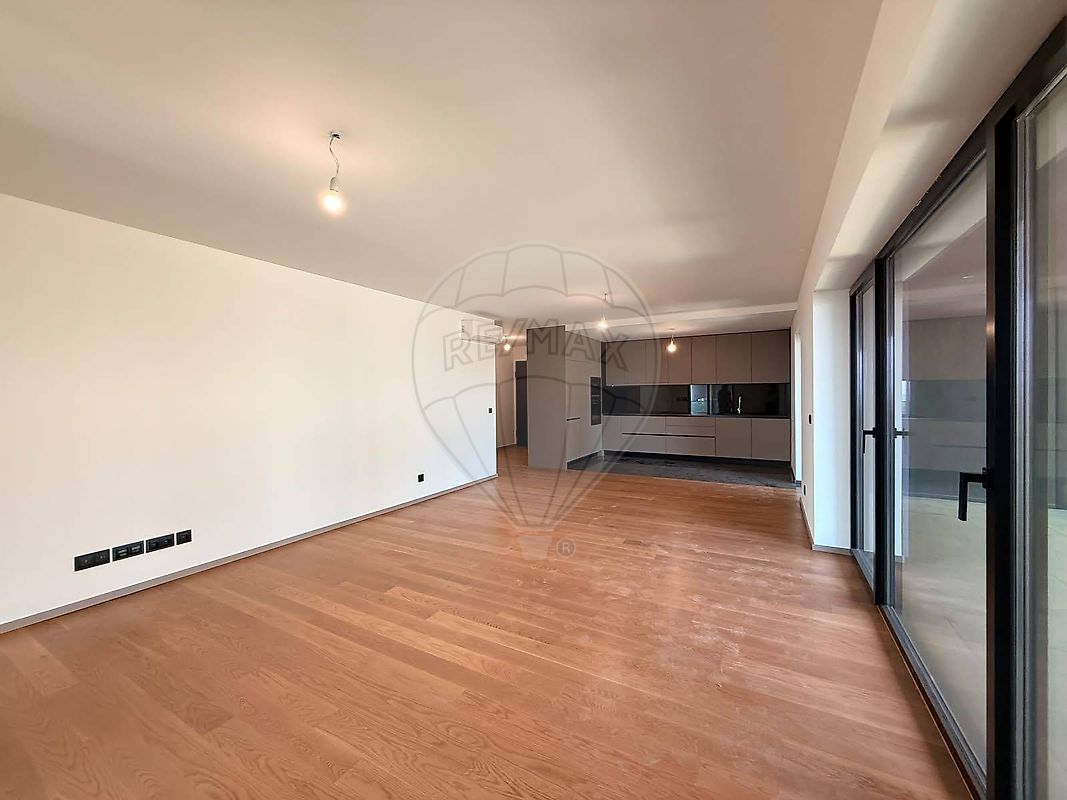Apartamento T2 para arrendar em Funchal