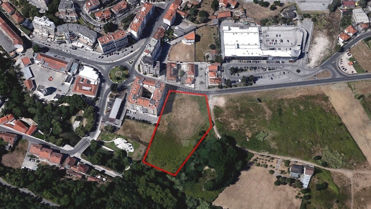 Terreno à venda em Leiria