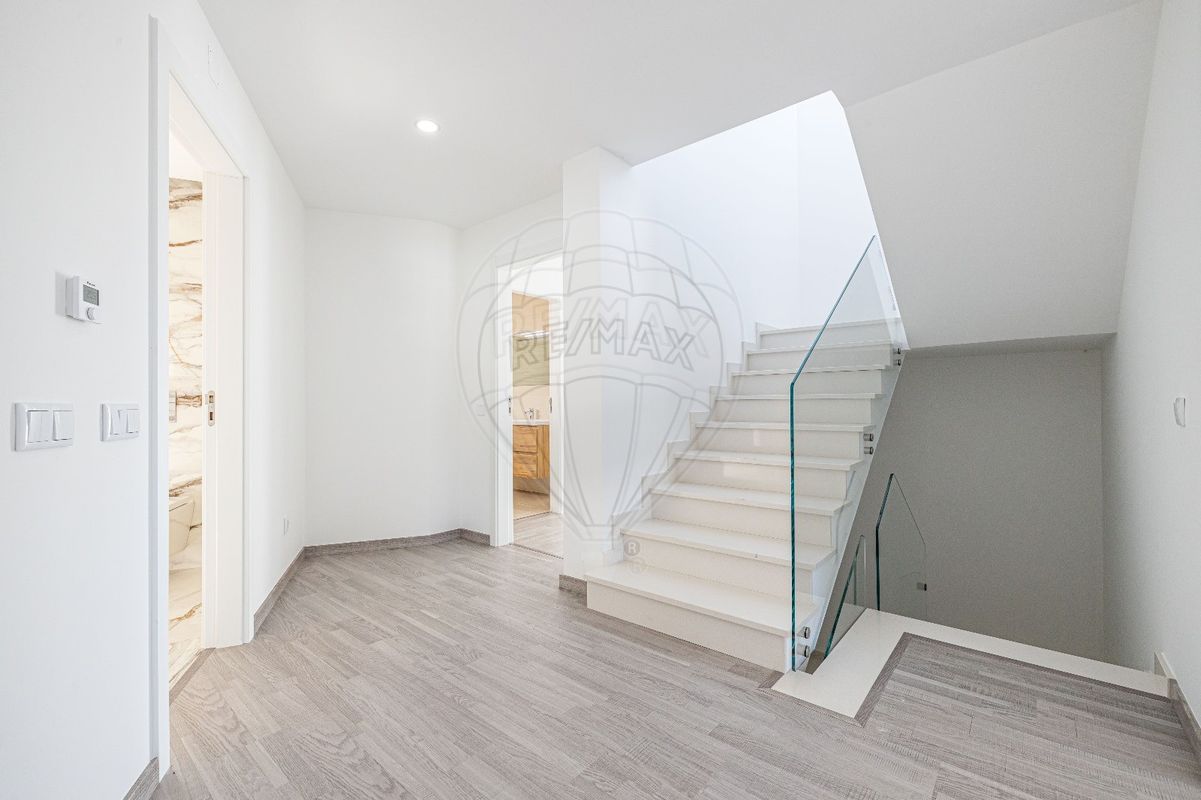 listing 123531094-220 picture-0