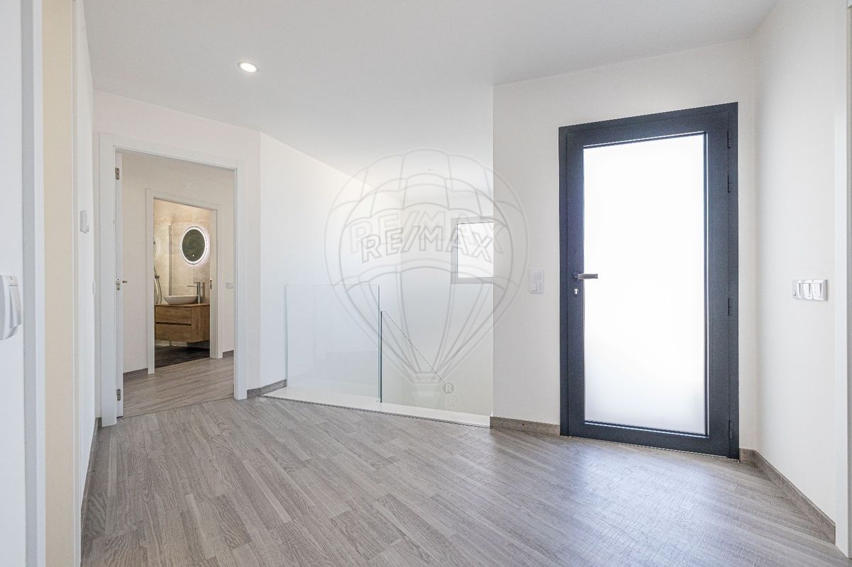 listing 123531094-220 picture-0