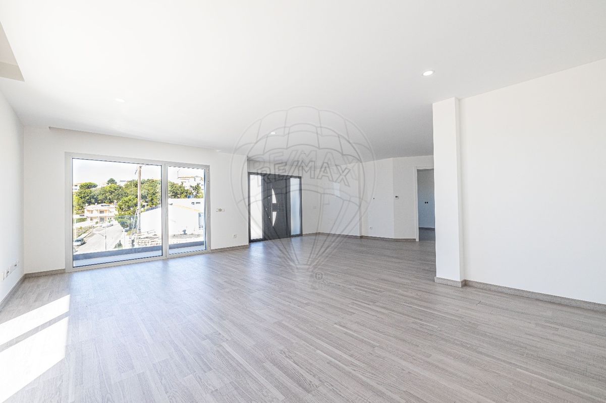 listing 123531094-220 picture-0