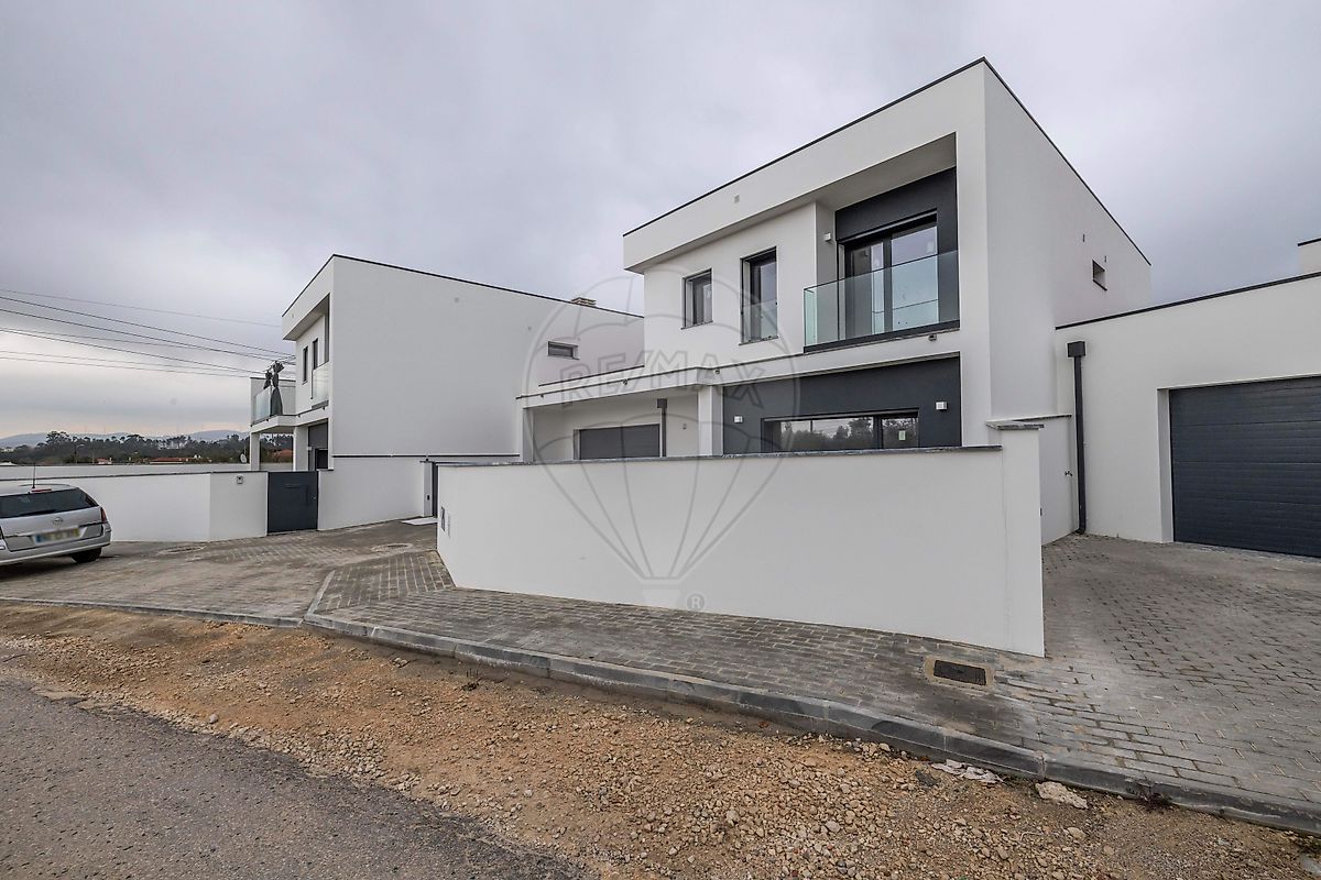 Moradia T4 à venda em Calvaria de Cima, Porto de Mós — foto 3