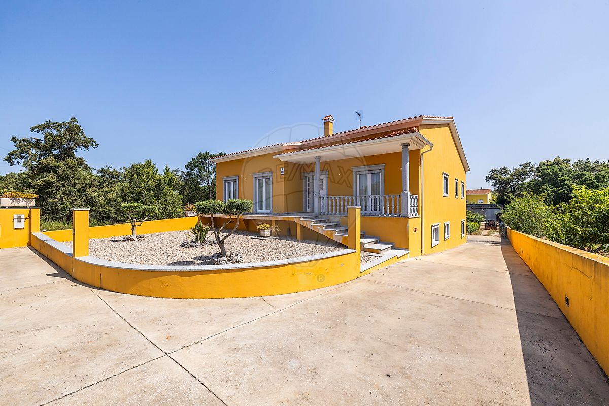 Moradia T3 à venda em Alcobaça