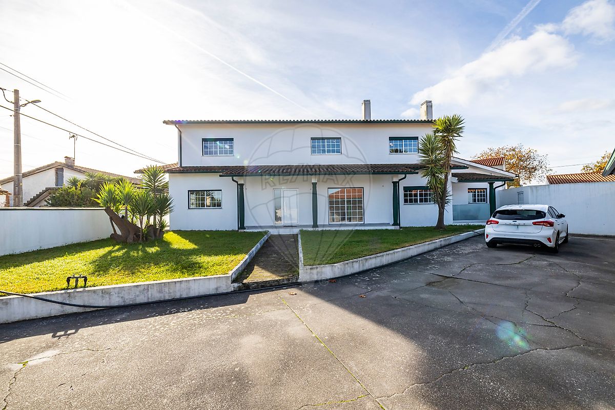 Moradia T5 para venda