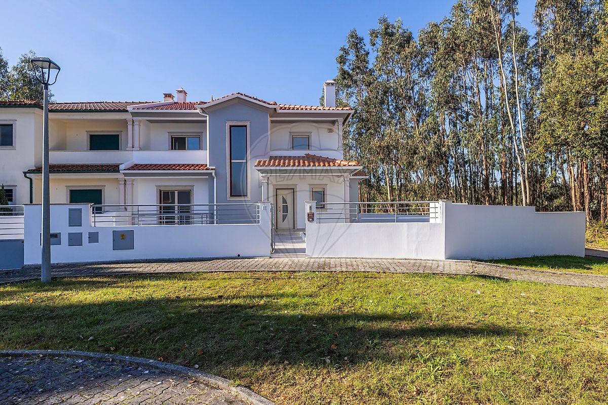 Moradia T4 para venda