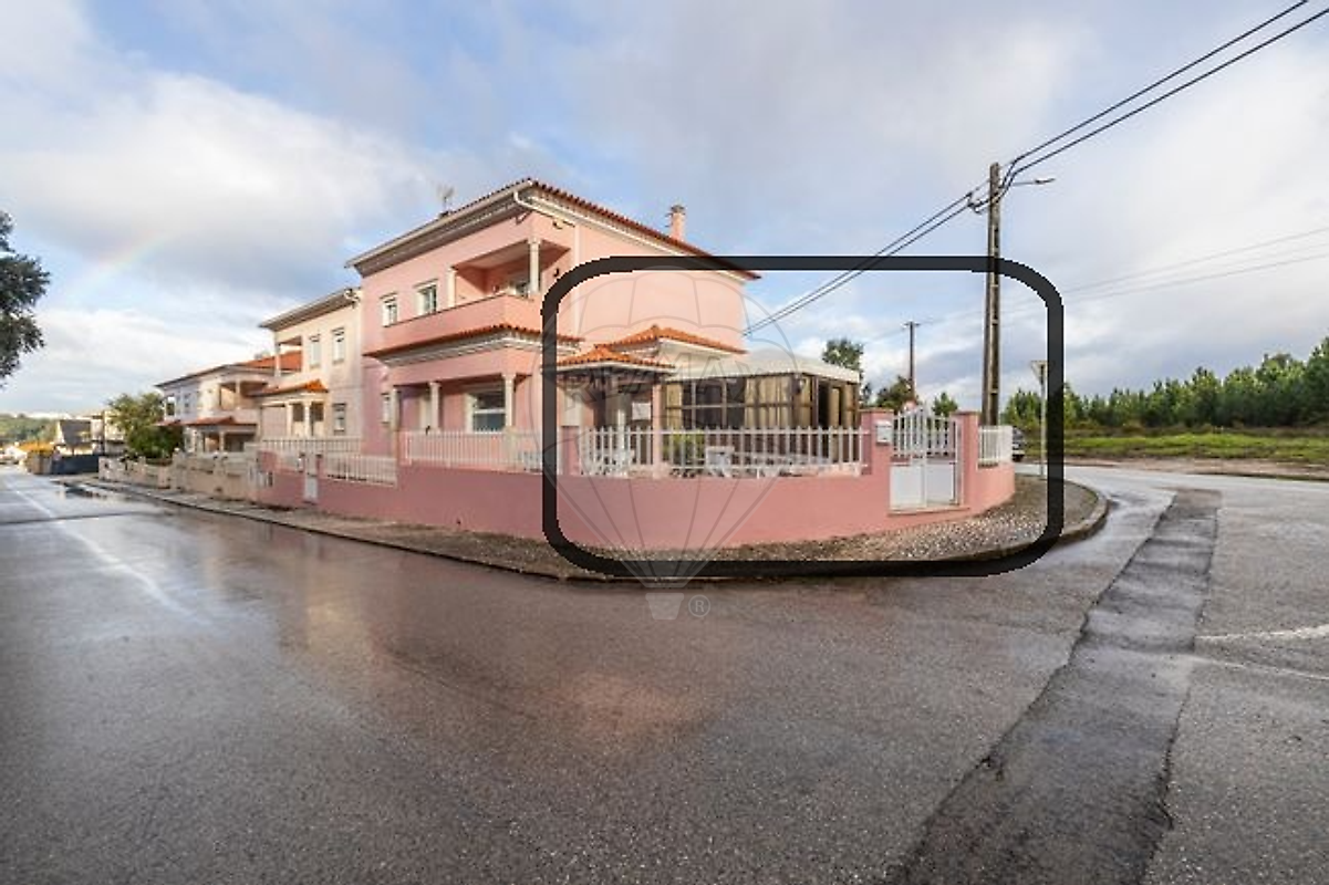 Apartamento T6 à venda em Leiria