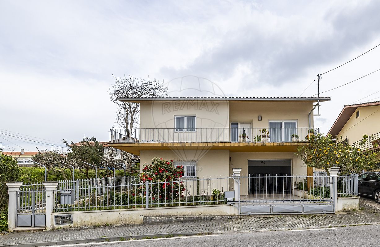 Moradia T4 à venda em Batalha