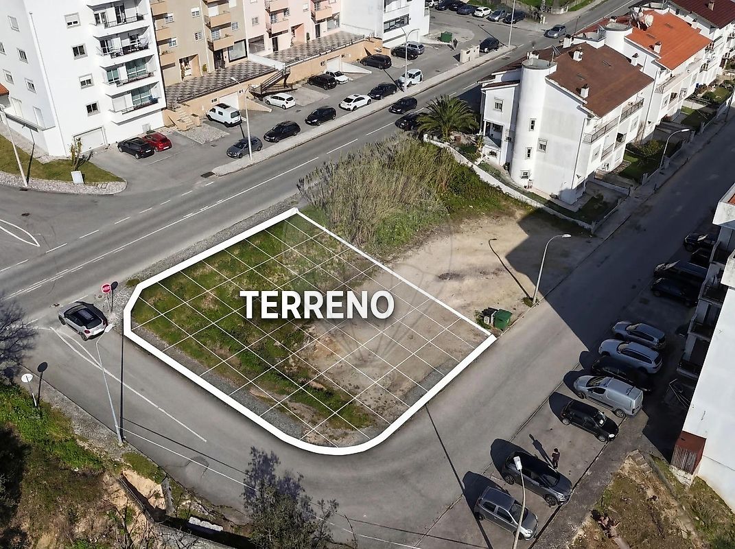 Terreno à venda em Leiria