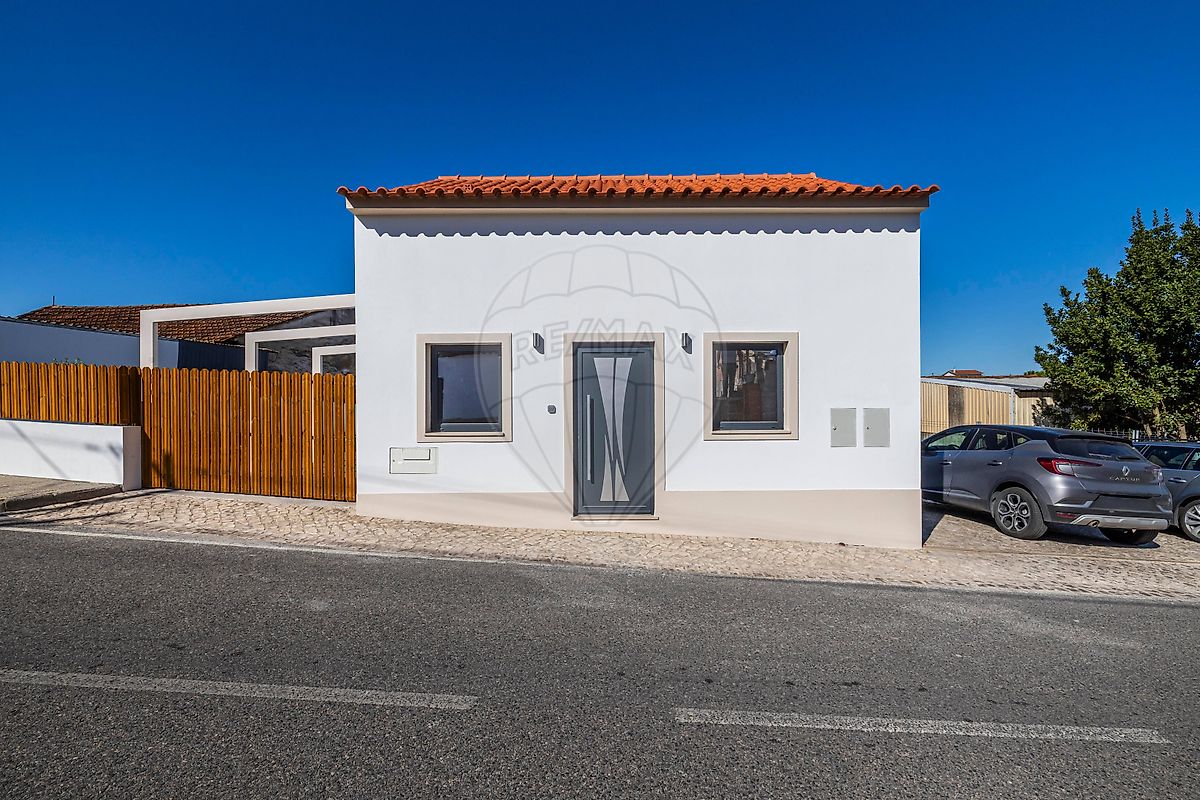 Moradia T2 - Calvaria de Cima, Porto de Mós, Leiria