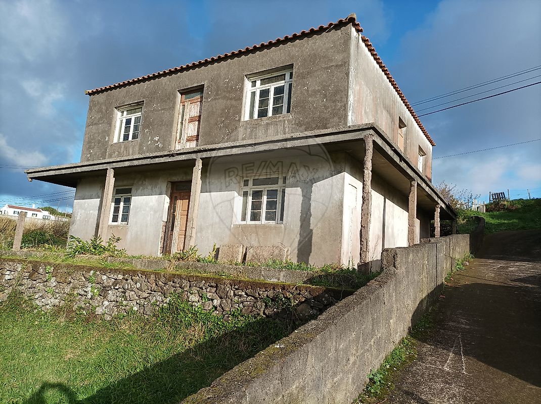 Moradia T3 à venda em Vila do Porto