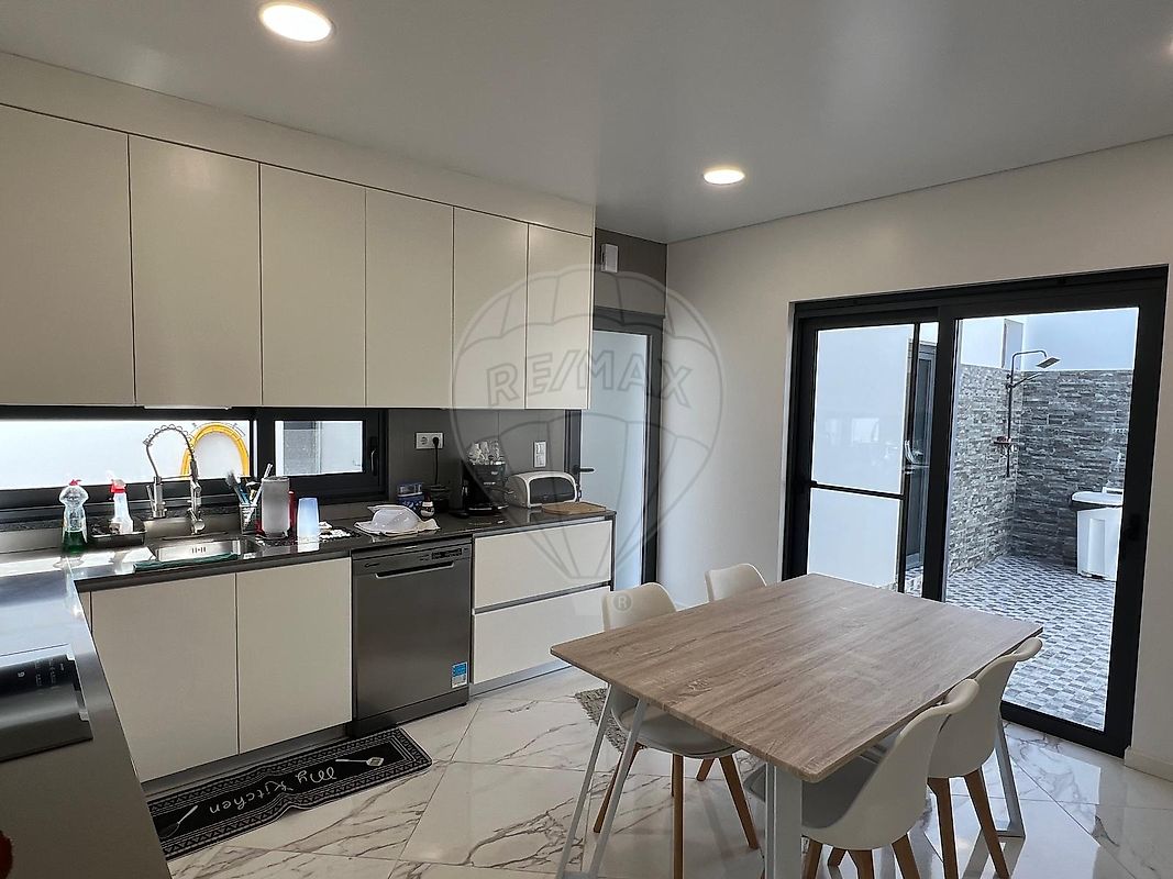 listing 123541140-44 picture-0