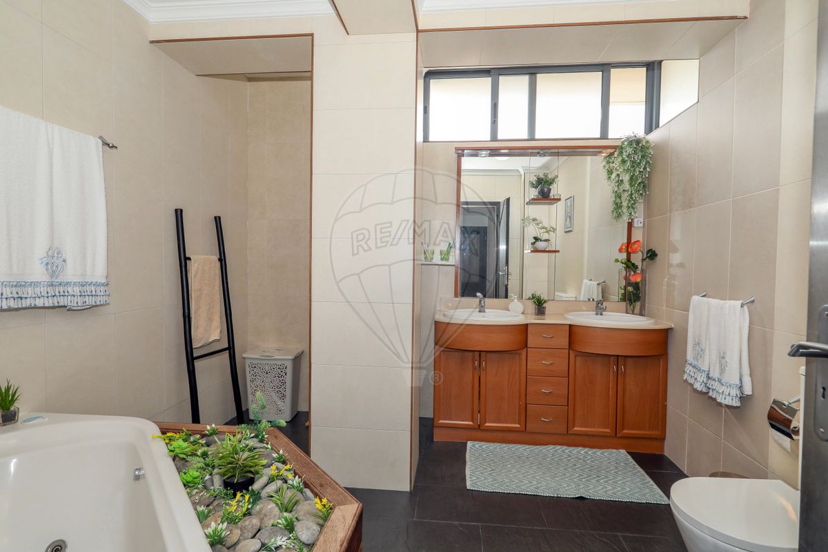 listing 123541125-134 picture-0