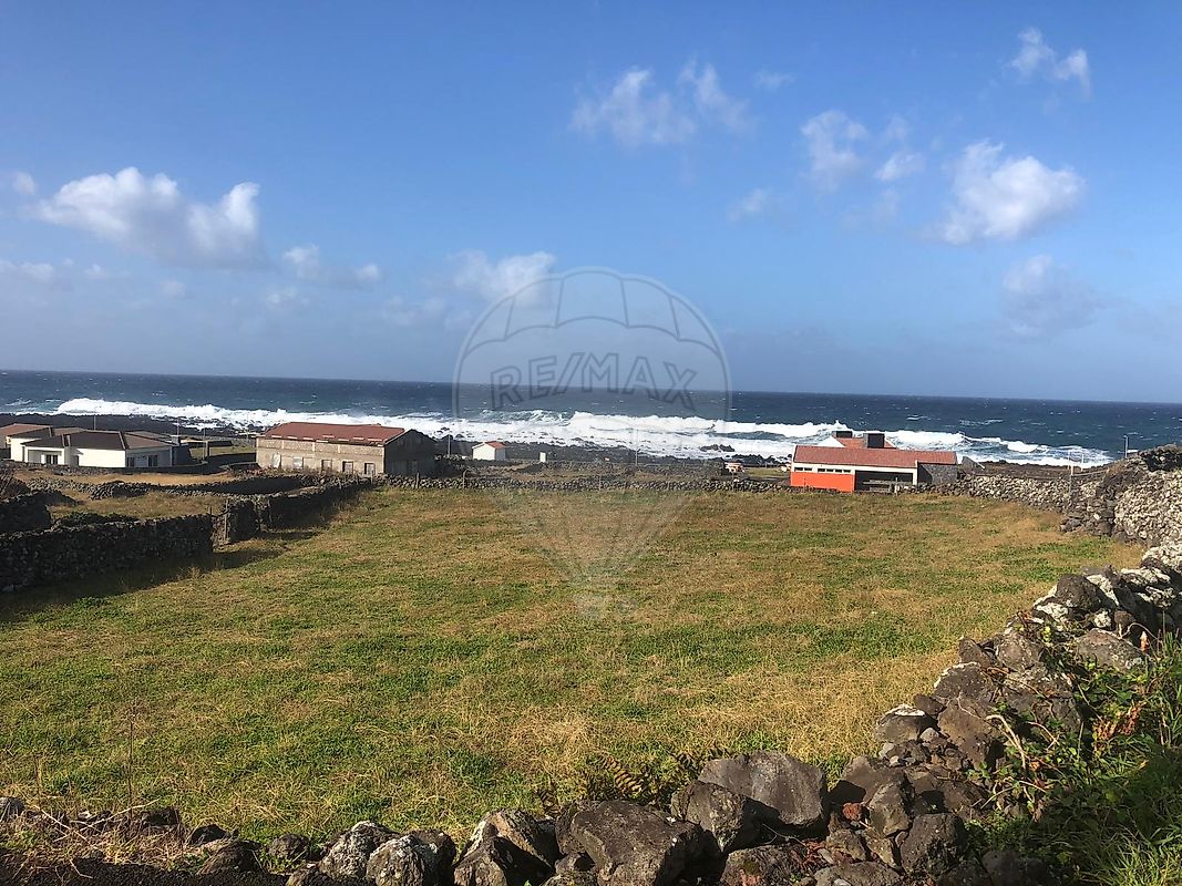 Terreno à venda em Lajes das Flores