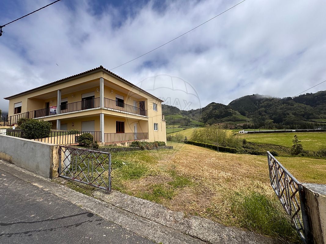 Moradia T5 à venda em Povoação