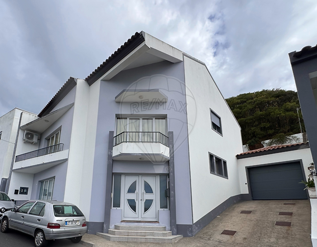 Moradia T4 para venda