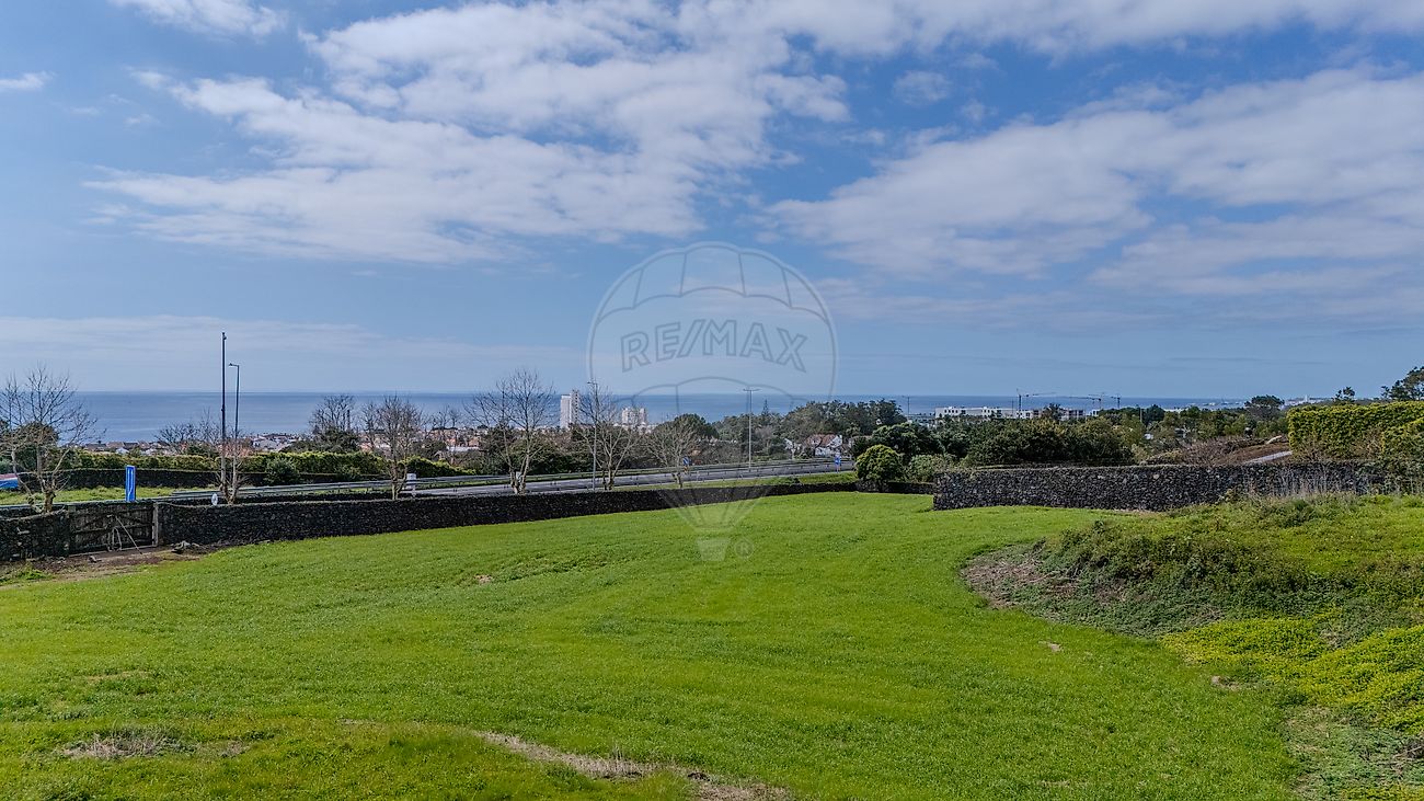 Terreno à venda em Lagoa (São Miguel)