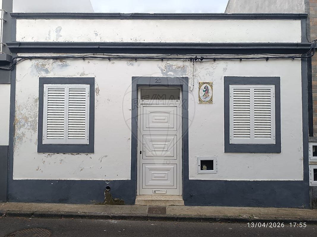 Moradia T3 à venda em Ponta Delgada