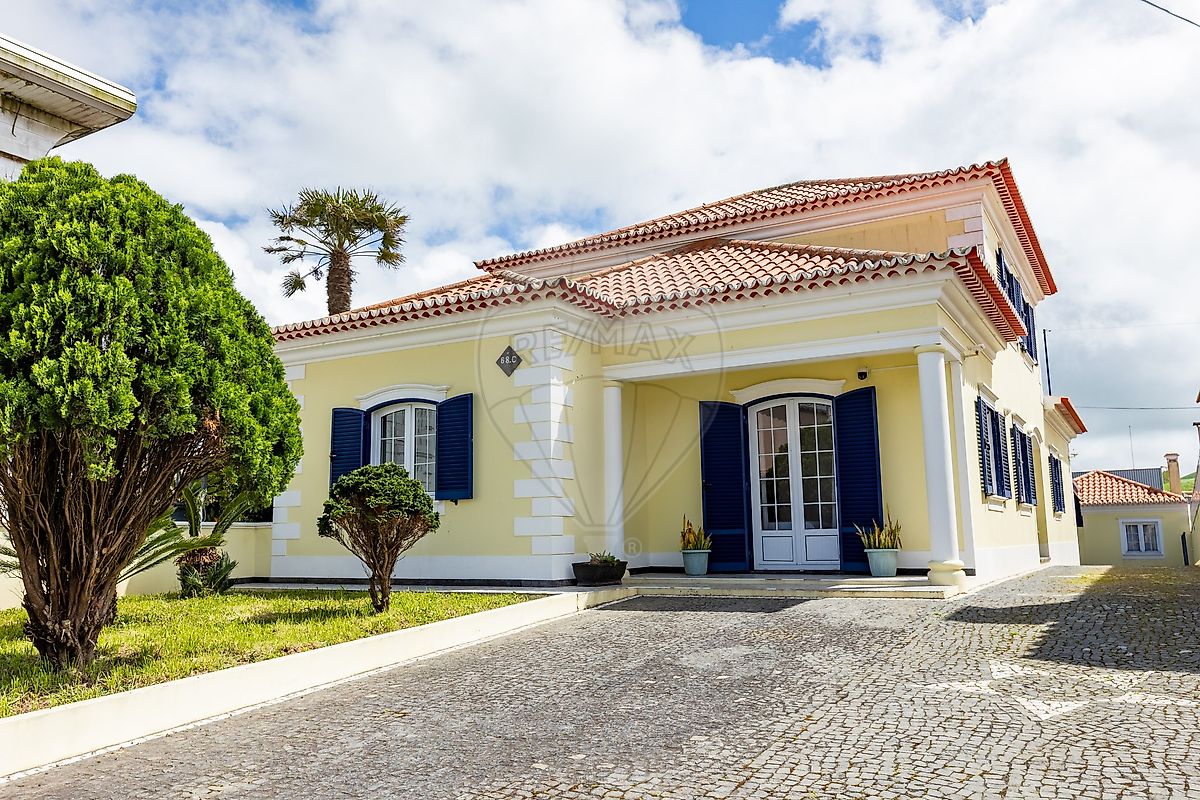 Moradia T4 à venda em Ponta Delgada
