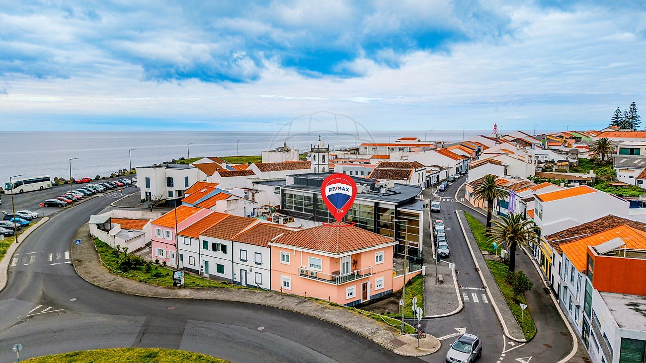 Moradia T4 à venda em Ponta Delgada