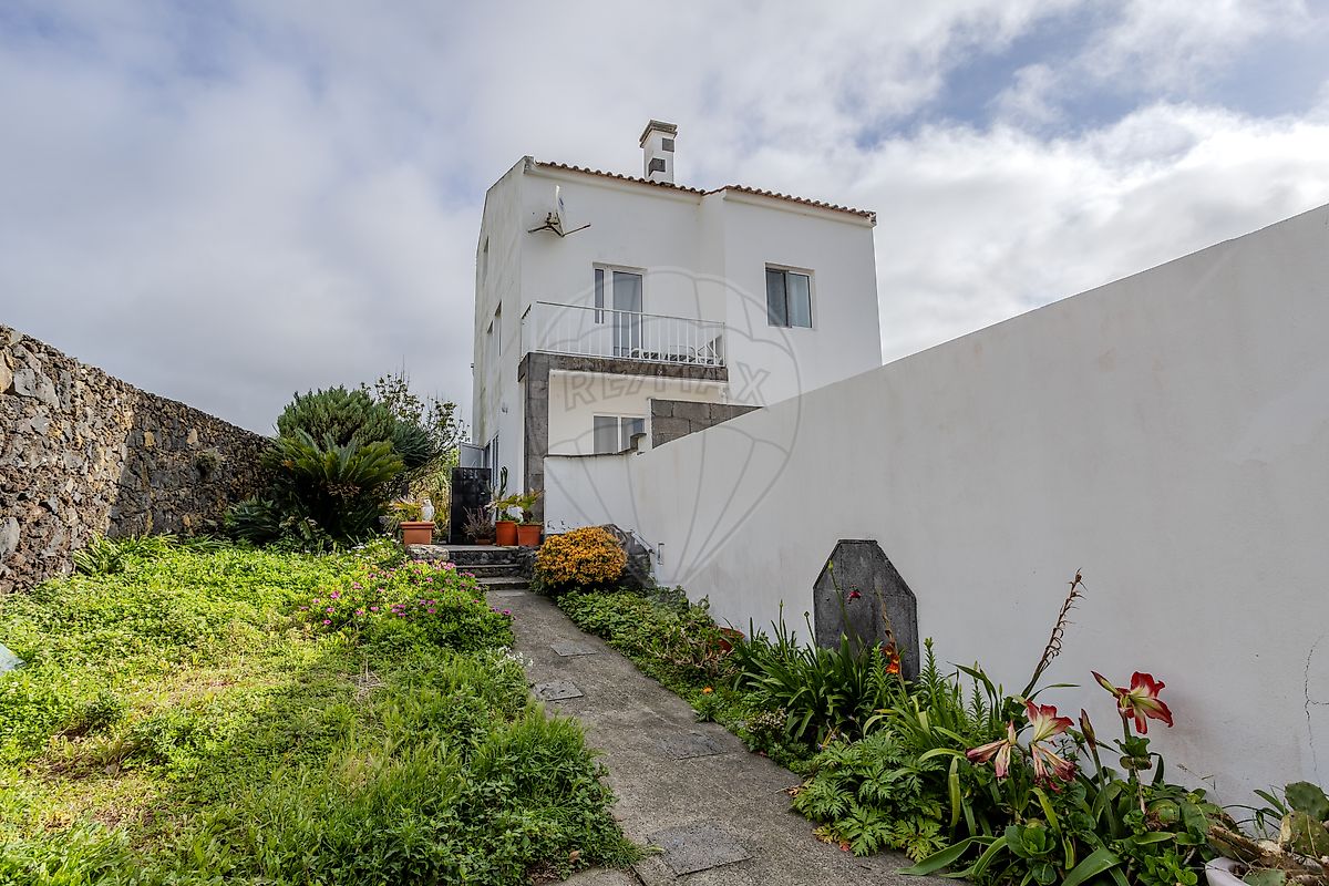 Moradia T4 à venda em Lagoa (São Miguel)