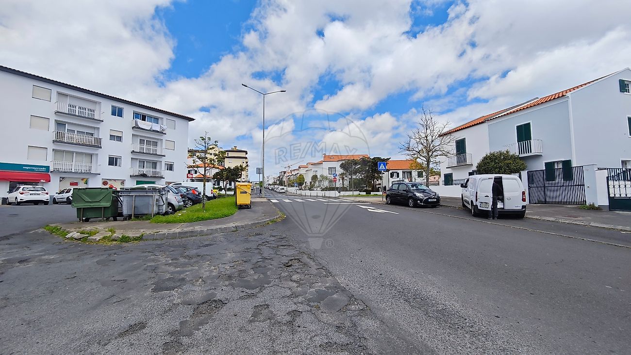 Garagem à venda em Ponta Delgada