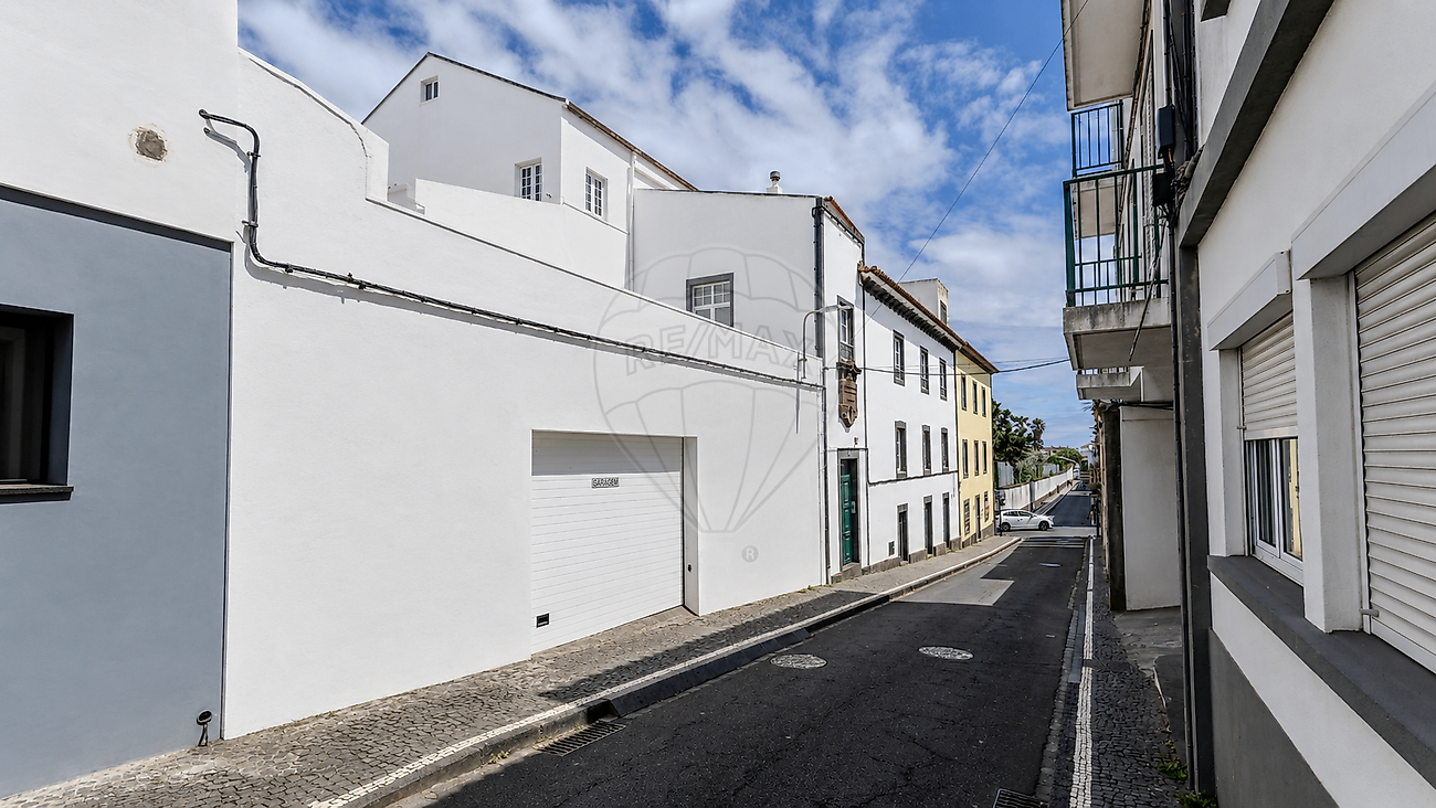 Apartamento T11 à venda em Ponta Delgada