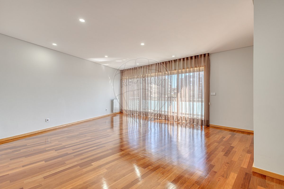 listing 123551355-24 picture-0
