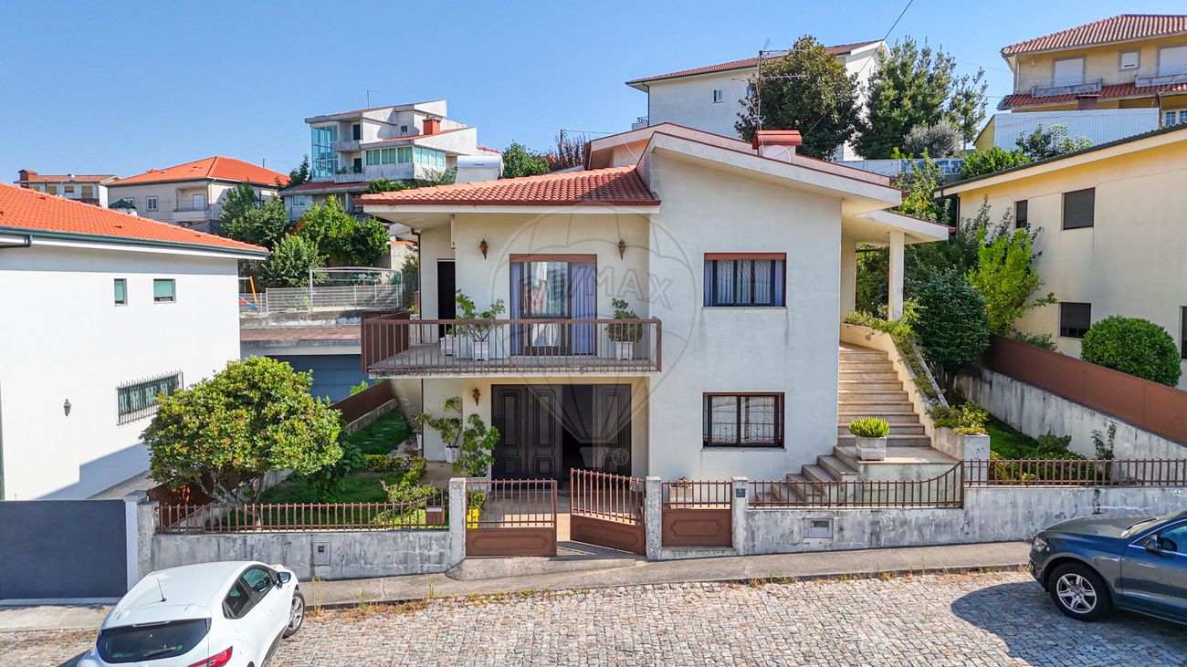 Moradia T4 para venda