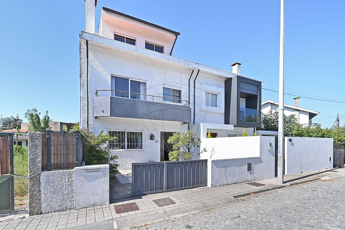 Moradia T4 para venda