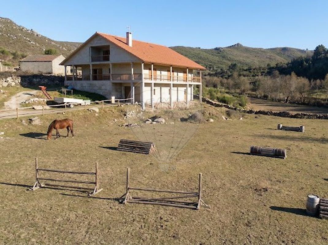 Moradia - Tinhela e Alvarelhos, Valpaços, Vila Real