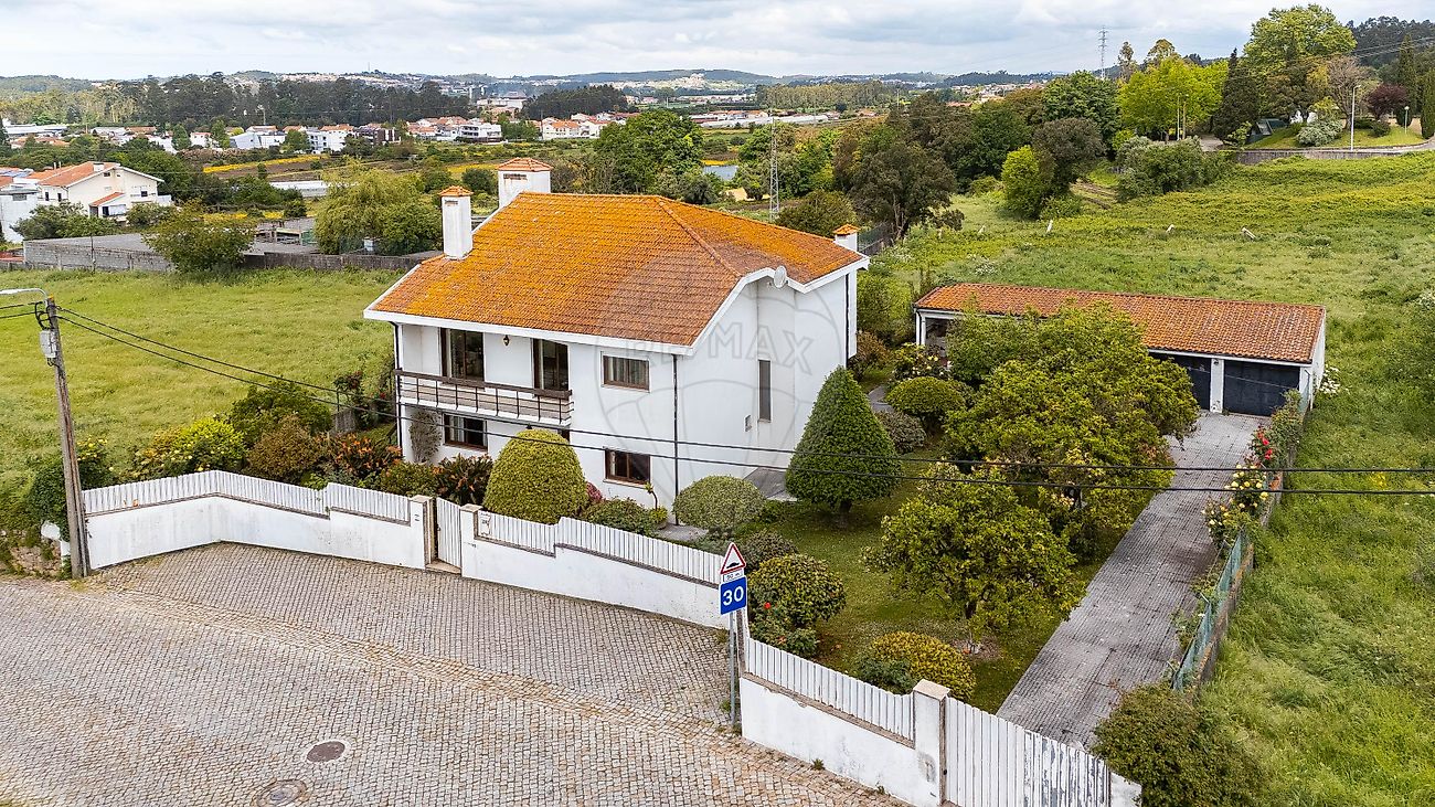 Apartamento T4 à venda em Maia