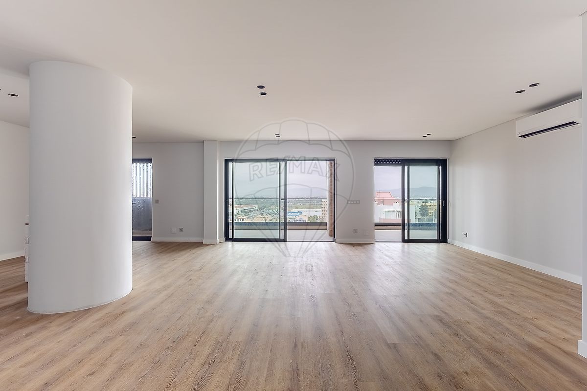 Apartamento T4 à venda em Faro